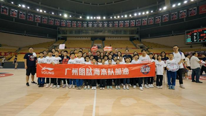 李寧最新活動,李寧最新活動，運動場上的溫情故事