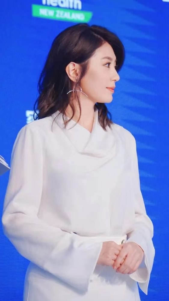 賈靜雯最新發(fā)型圖片，時尚變遷與個人觀點解析