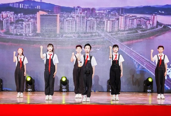 文化與時(shí)尚交融，最新廣場(chǎng)舞曲引領(lǐng)2024風(fēng)尚