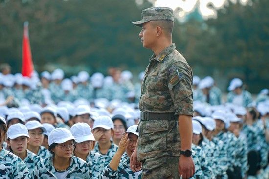 最新軍旅歌曲2024，軍歌嘹亮，情義永恒