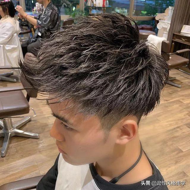 男性最新發(fā)型，心靈與自然的時尚之旅