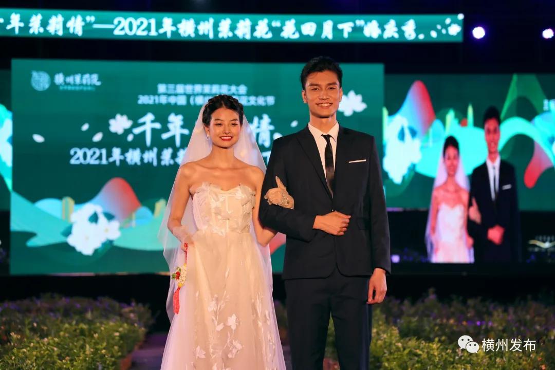 花田月下，友情的綻放與心靈的陪伴最新章節(jié)