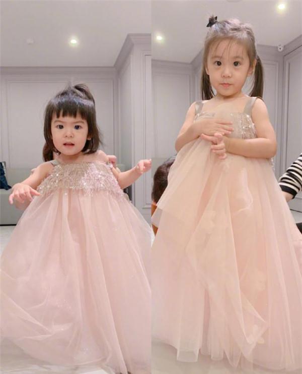 賈靜雯布布最新照片,賈靜雯布布最新照片，時(shí)光中的優(yōu)雅女神