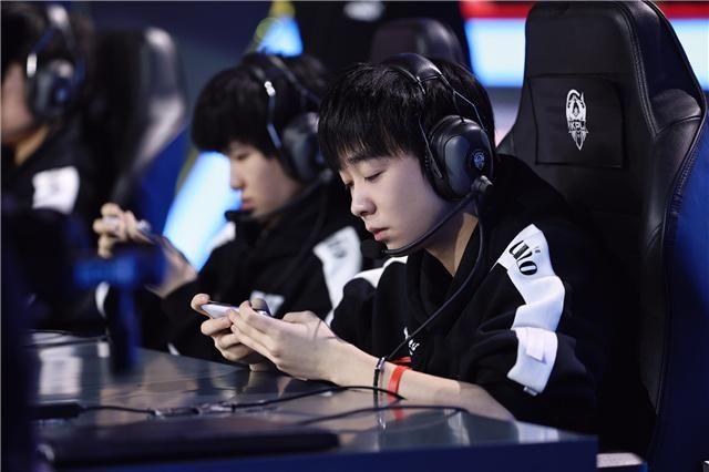 KPL秋季賽最新戰(zhàn)報，賽場風云激蕩，觀點探析全面呈現(xiàn)