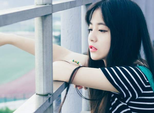 韓珺瑤段允安最新章節(jié),韓珺瑤段允安最新章節(jié)，小巷中的隱秘美味