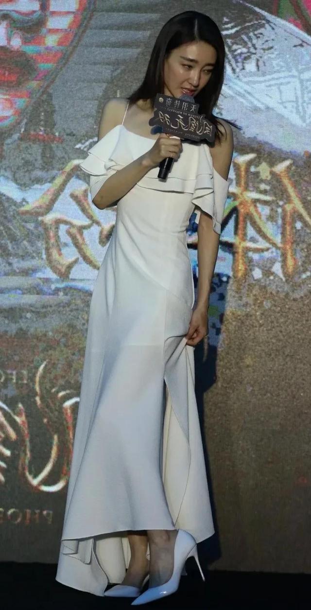 王麗坤最新發(fā)布會驚艷亮相，星光閃耀的瞬間
