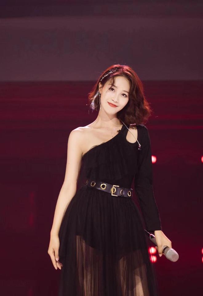 藍(lán)盈瑩最新動(dòng)態(tài)，演技與公眾形象的閃耀碰撞