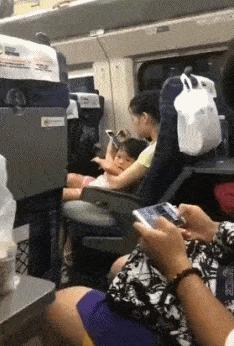 最新地鐵男必備神器，高科技伴侶引領(lǐng)未來(lái)出行風(fēng)潮