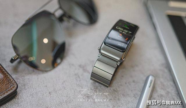 華為最新款手環(huán)，愛的日常，溫馨的陪伴紐帶