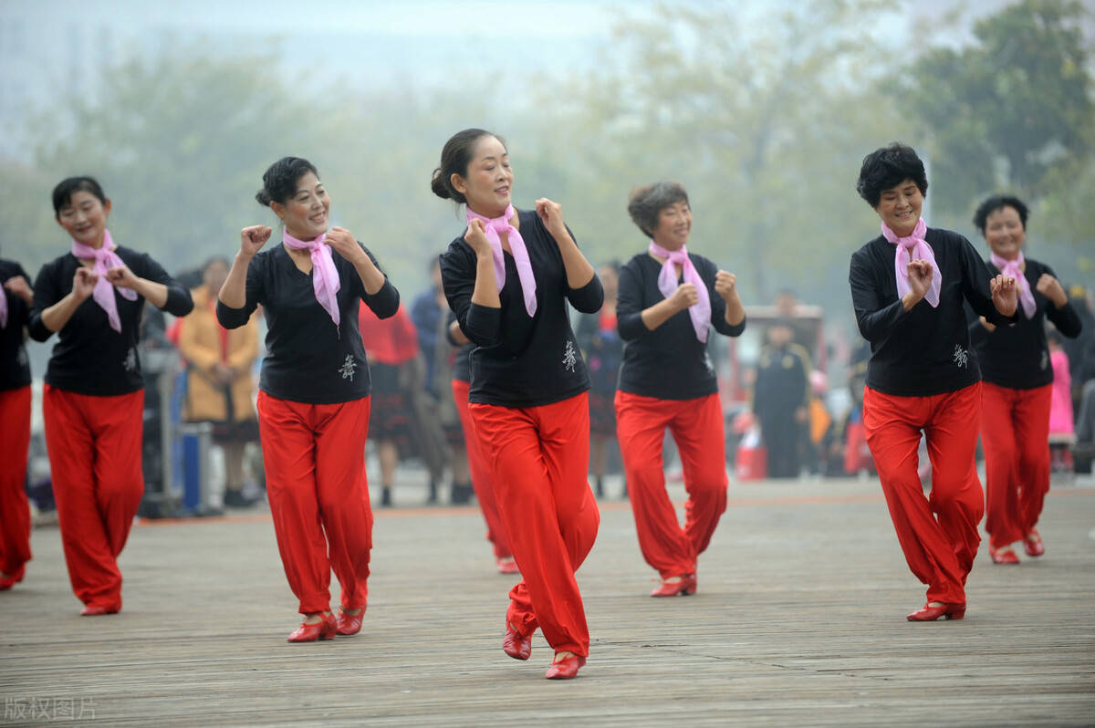 最新廣場舞共舞樂翻天，步驟指南與熱鬧狂歡