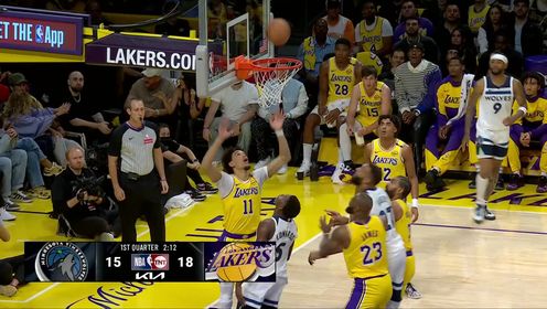 詹姆斯首場比賽錄像回放，變化、自信與成就感的啟示之旅