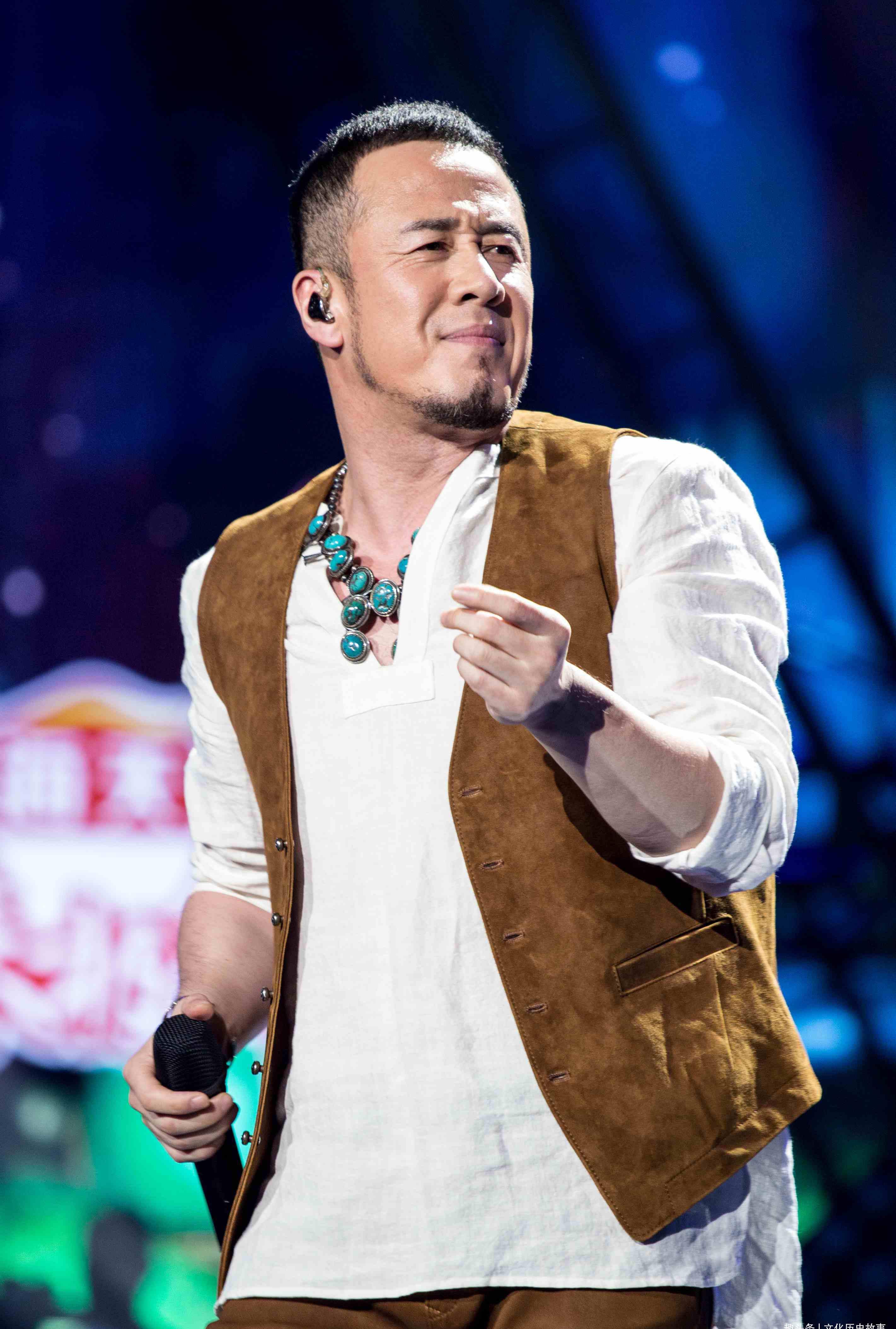 楊坤最新動(dòng)態(tài)，科技潮流引領(lǐng)者，創(chuàng)新讓生活精彩紛呈