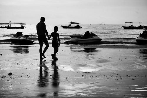 最新春秋旅行社旅游報(bào)價(jià)揭秘，小巷中的隱藏寶藏，啟程未知旅行魅力探索之旅