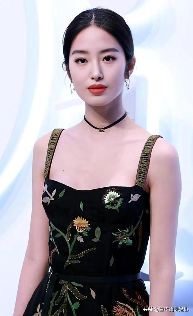 演員鈺探尋隱秘寶藏，小巷特色小店的奇妙之旅