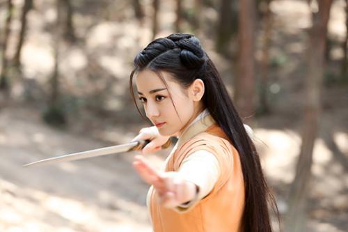 秦時(shí)明月新登場(chǎng)女俠角色——科技之光，生活之路的照亮者