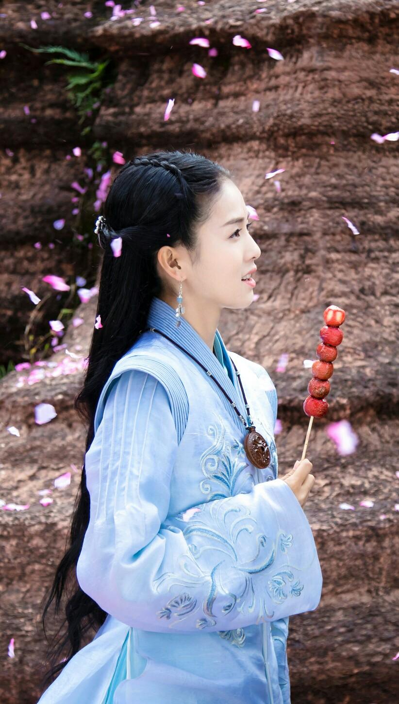 白鹿演員照片分享，自然之旅的心靈探尋與寧?kù)o之尋