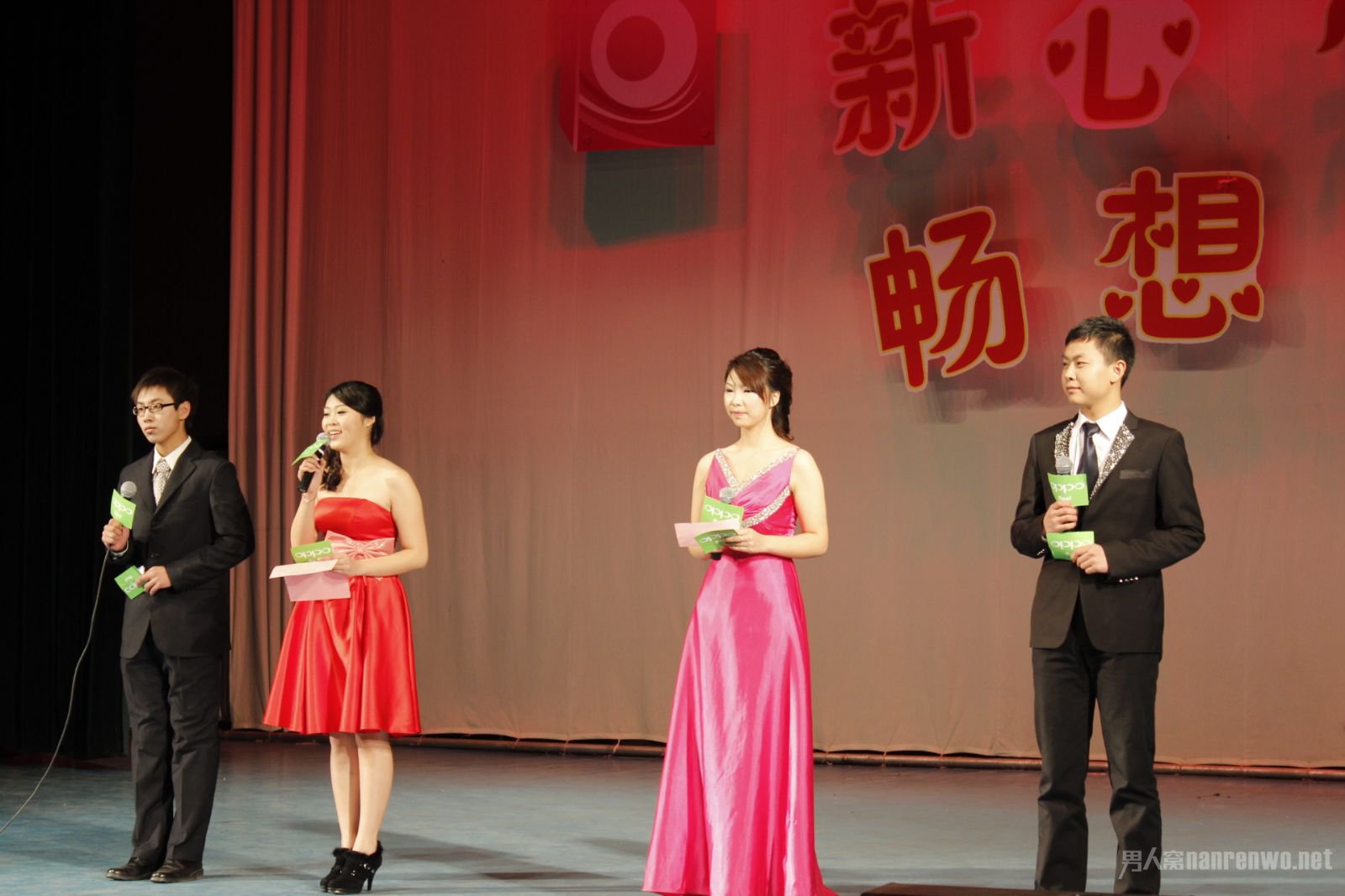 引領(lǐng)時代風(fēng)尚的舞臺之韻，最新主持詞精選集