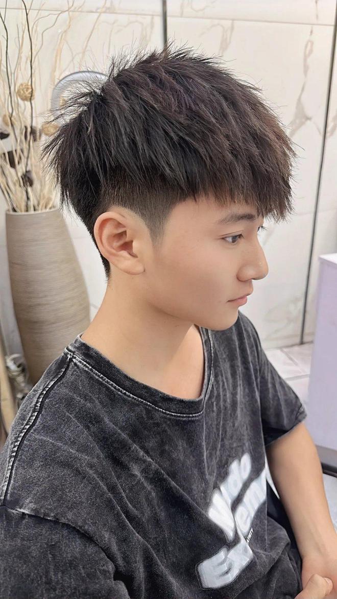 時尚變遷，探索短發(fā)型風(fēng)潮與影響，展望2025最新流行趨勢