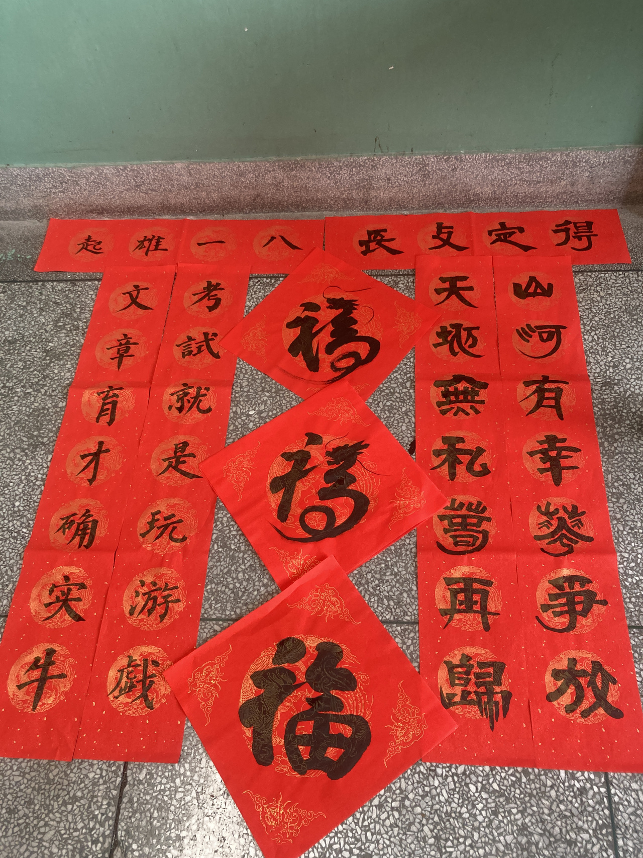傳統(tǒng)與現(xiàn)代融合之美，最新潮春聯(lián)欣賞