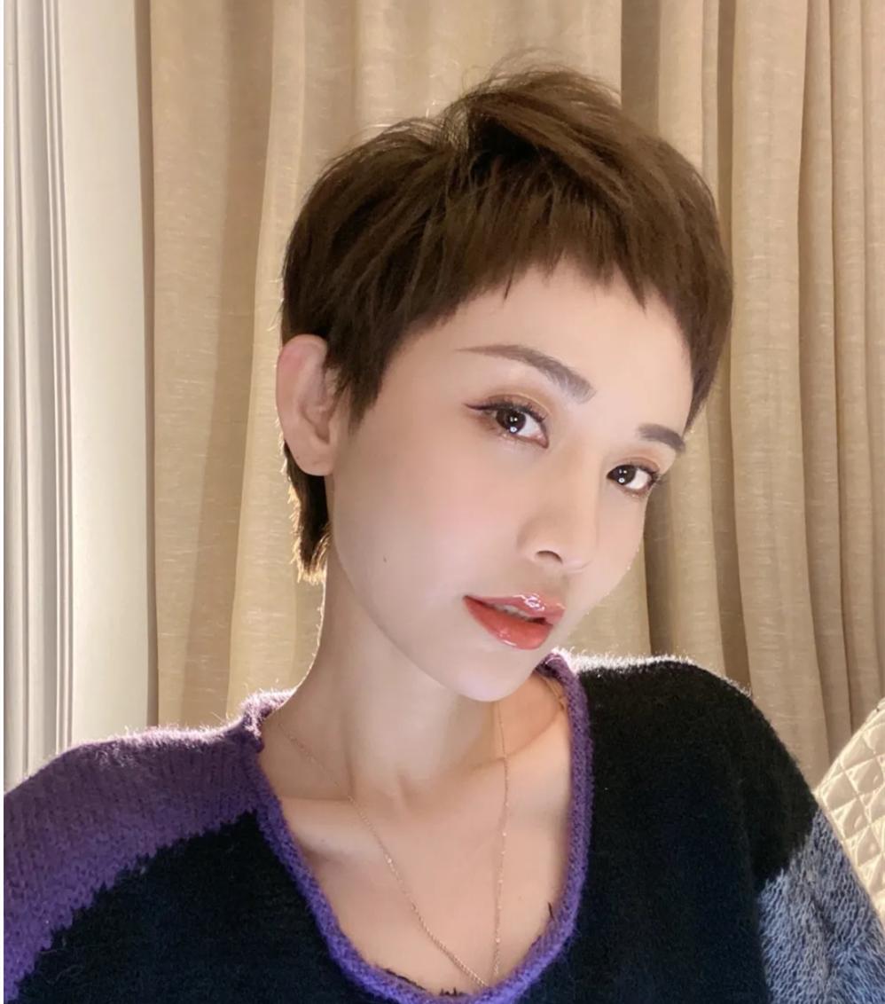 最新女生發(fā)型流行趨勢，時尚減齡發(fā)型指南