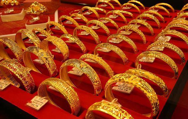 最新黃金回收價(jià)格老鳳祥，科技重塑黃金價(jià)值，引領(lǐng)未來生活體驗(yàn)